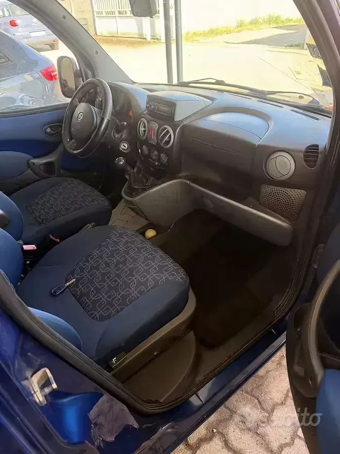 Usata Fiat Doblò 2004 Bluazzurro Monovolume
