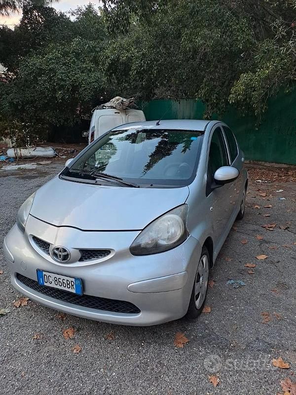 Grigio Usata 2007 Toyota Aygo Due volumi | 3899 € - Immagine 1/4
