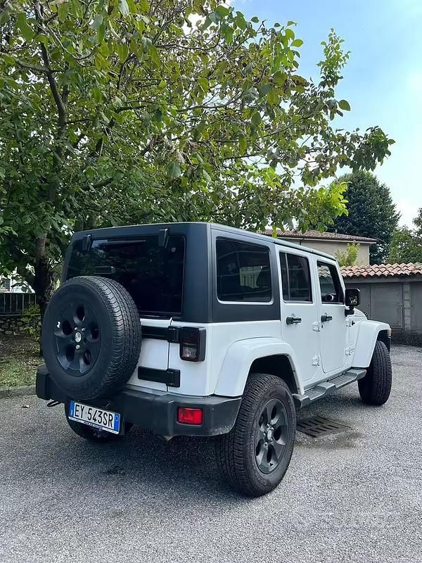 Usata Jeep Wrangler Unlimited Sahara 200 CV (147 kW) 2015 Bianco SUV
