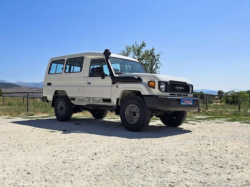 Nuova Toyota Land Cruiser 271 CV (199 kW) 2025 Bianco SUV