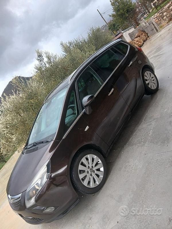 Usata Opel Zafira 136 CV (100 kW) 2012 Marrone Monovolume