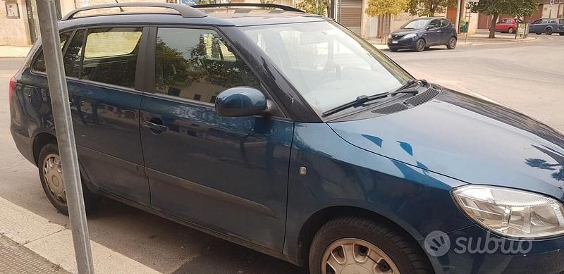 Verde Usata 2013 Skoda Fabia Station wagon | 5000 € - Immagine 1/4