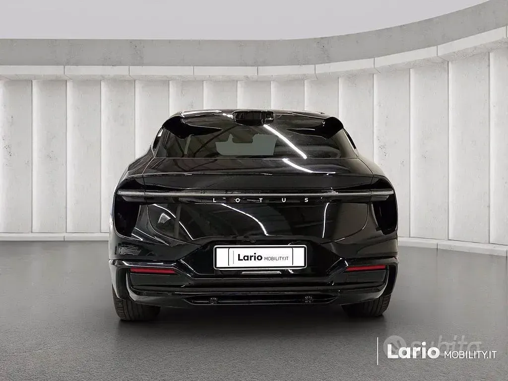 Usata Lotus Eletre 139 kW (190 CV) 2024 Nero SUV
