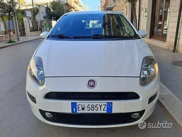 Usata Fiat Punto Lounge 78 CV (57 kW) 2014 Bianco pastello Utilitaria