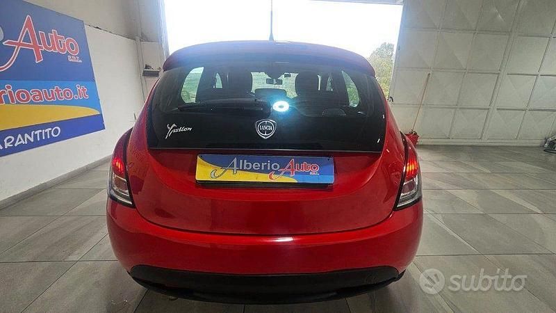 Usata Lancia Ypsilon Gold 69 CV (50 kW) 2012 Rosso Utilitaria