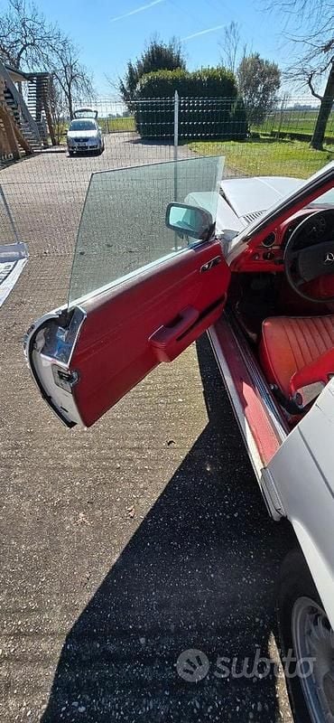 Begagnad Mercedes SL450 217 HK (159 kW) 1980 Vit Cab