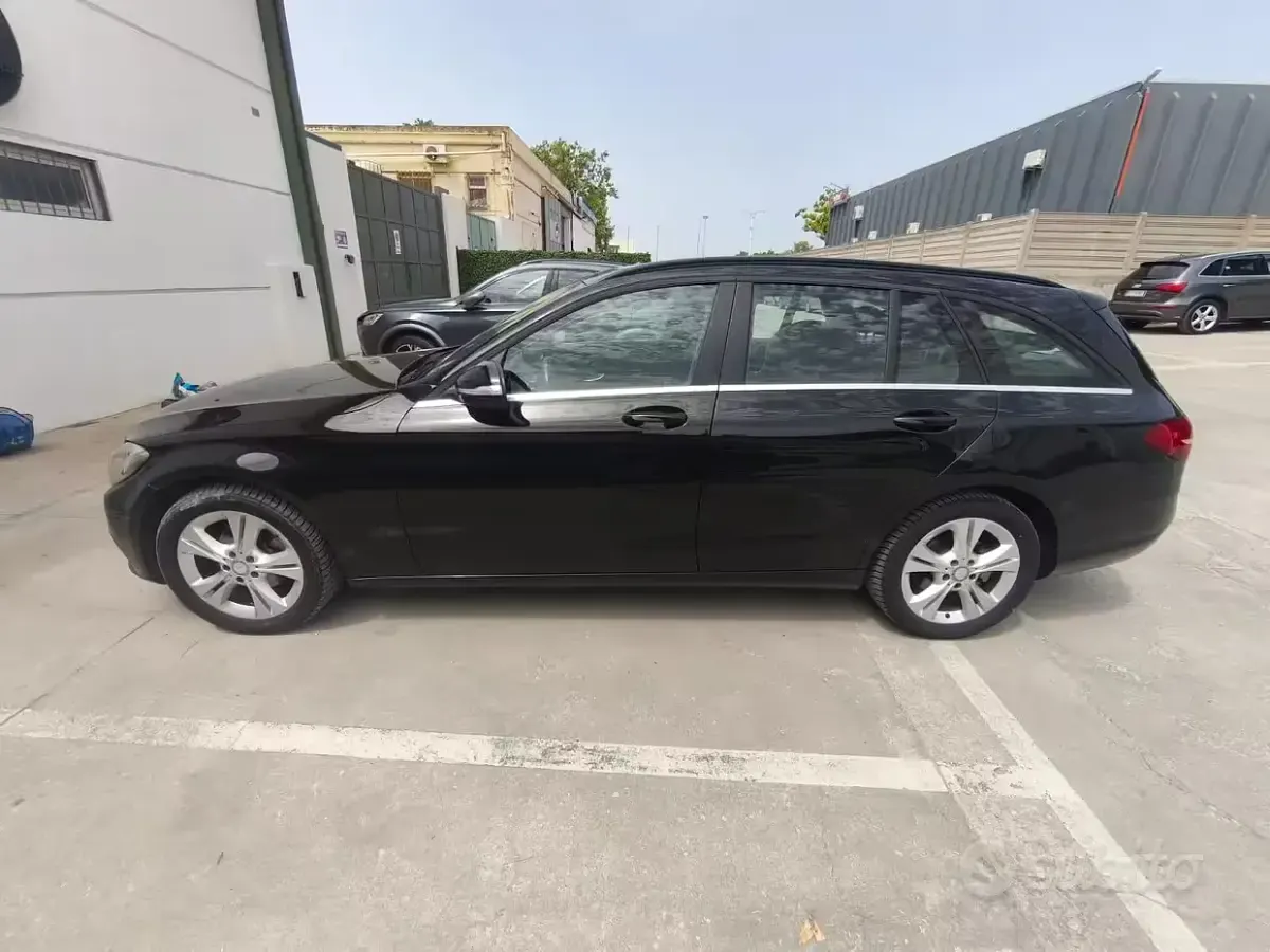 Usata Mercedes C180 116 CV (85 kW) 2015 Nero Station wagon