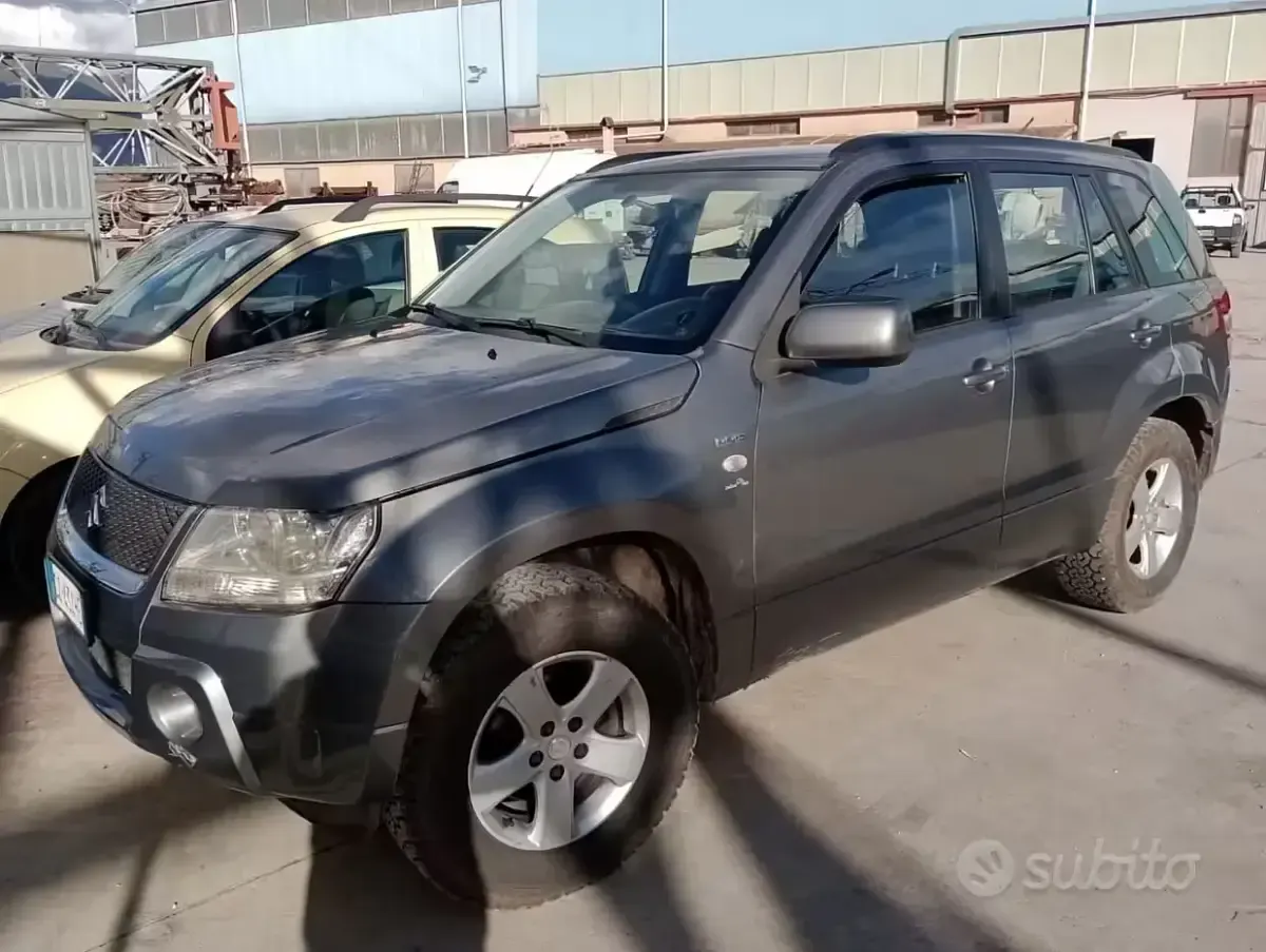 Usata Suzuki Grand Vitara 129 CV (94 kW) 2006 Grigio SUV