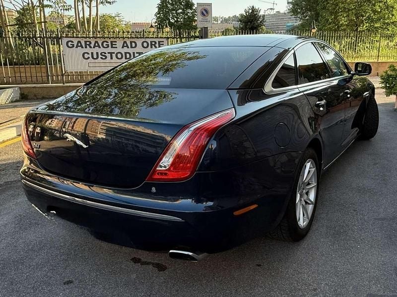 Usata Jaguar XJ Premium Luxury 275 CV (202 kW) 2011 Blu/azzurro Berlina