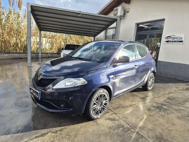 Usata Lancia Ypsilon Gold 69 CV (50 kW) 2019 Blu/azzurro Utilitaria