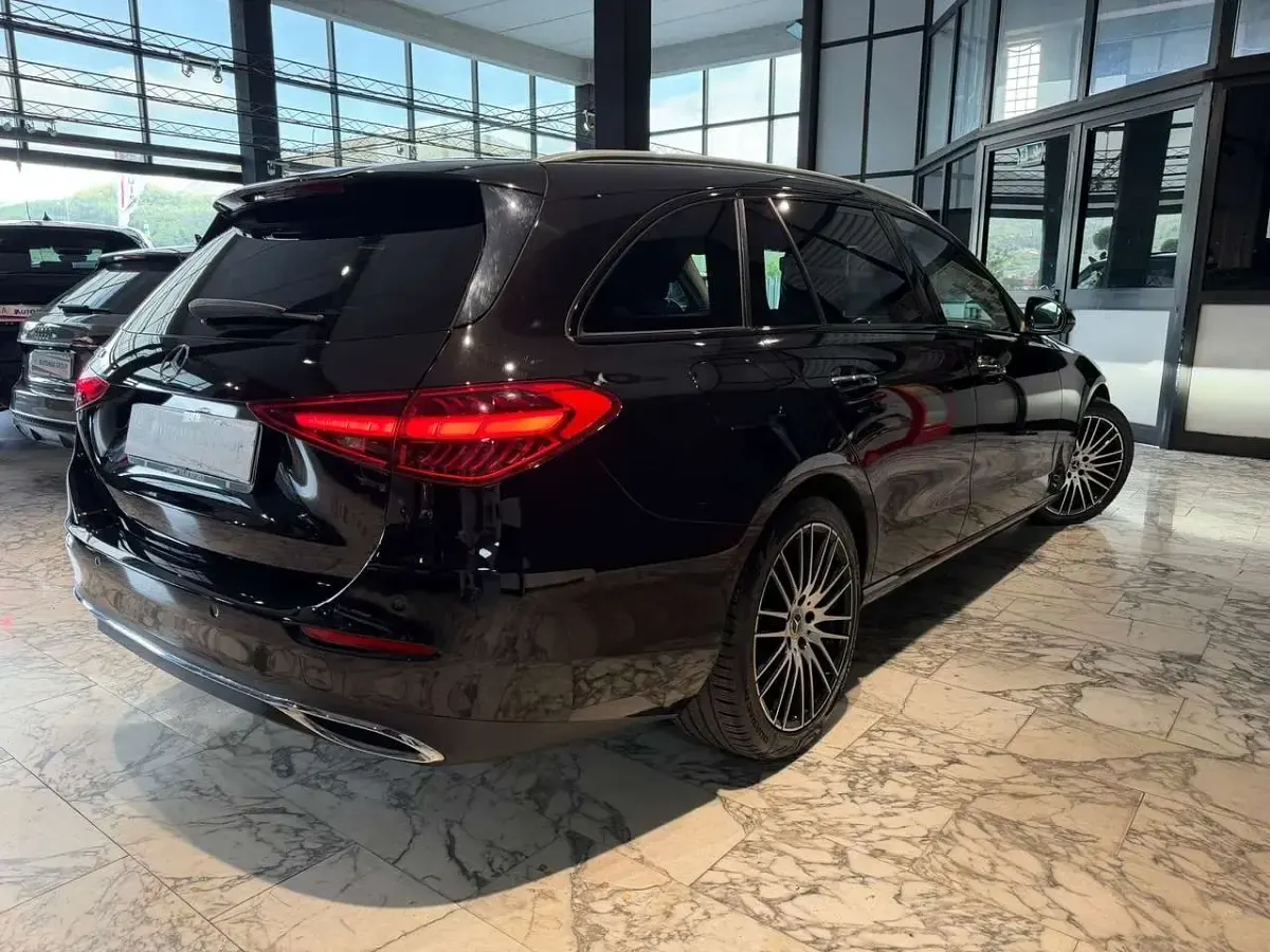 Usata Mercedes C220 200 CV (147 kW) 2022 Nero Station wagon