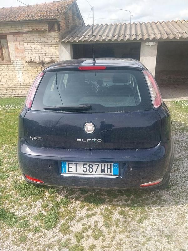Usata Fiat Grande Punto 77 CV (56 kW) 2014 Blu Utilitaria