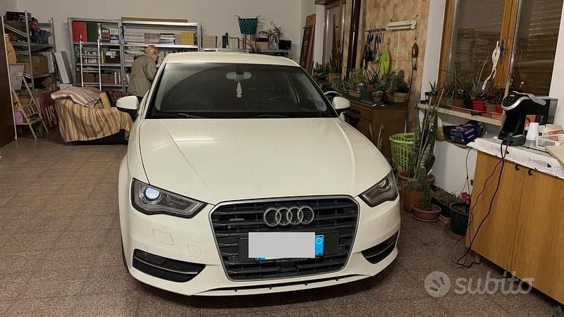 Bianco Usata 2014 Audi A3 Ambiente Tre volumi | 9500 € (Super prezzo) - Immagine 1/4