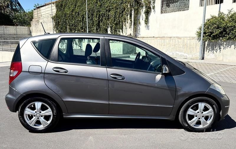 Usata Mercedes A180 Elegance 110 CV (80 kW) 2010 Grigio Monovolume