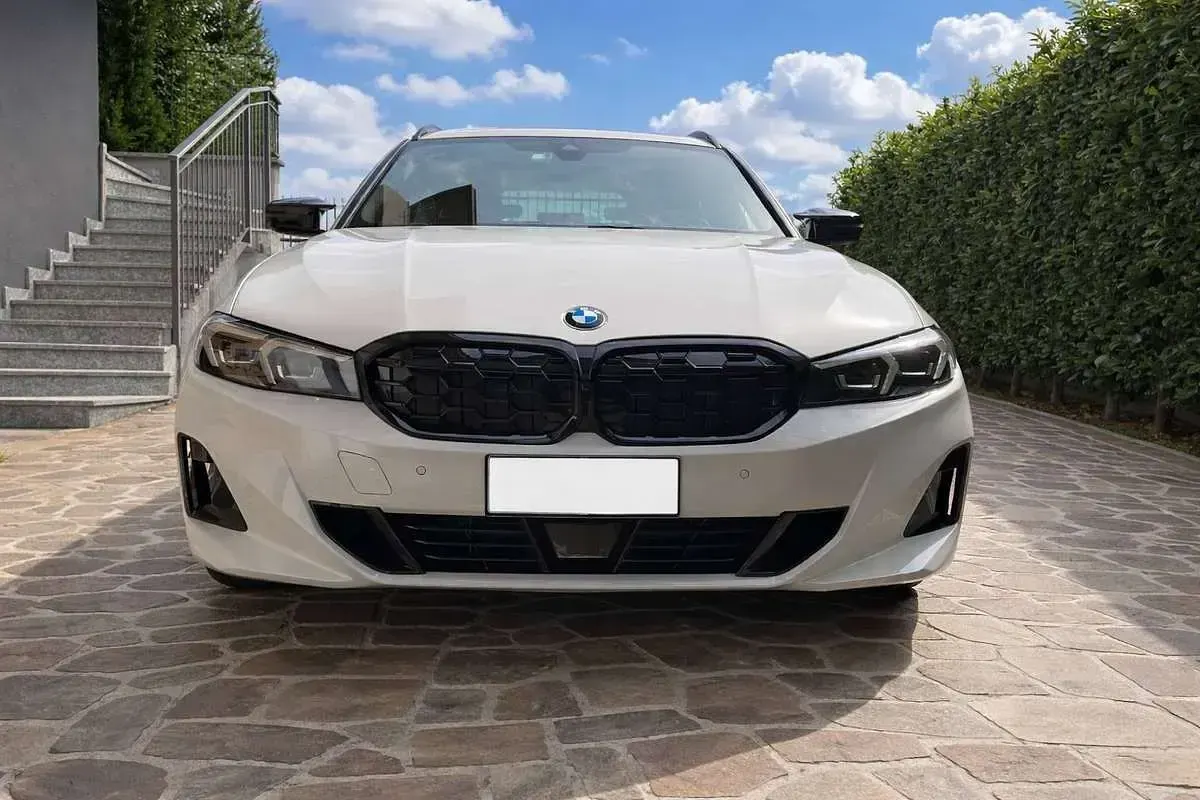 Usata BMW 318 Sport Line 156 CV (114 kW) 2023 Bianco Station wagon