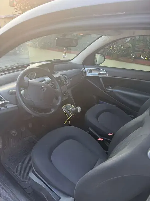 Usata Lancia Ypsilon 75 CV (55 kW) 2011 Nero Utilitaria
