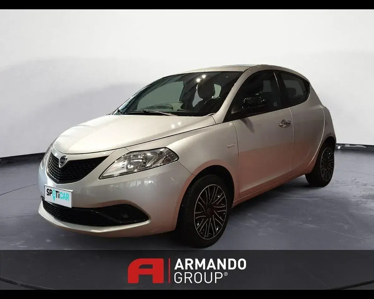 Usata Lancia Ypsilon Gold 69 CV (50 kW) 2020 Utilitaria
