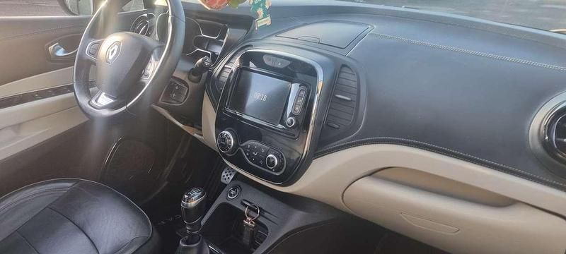 Usata Renault Captur Initiale Paris 110 CV (80 kW) 2018 Neto tetto grigio SUV