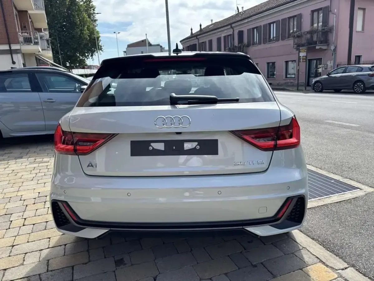 Nuova Audi A1 S-Line 116 CV (85 kW) 2026 Argento SUV