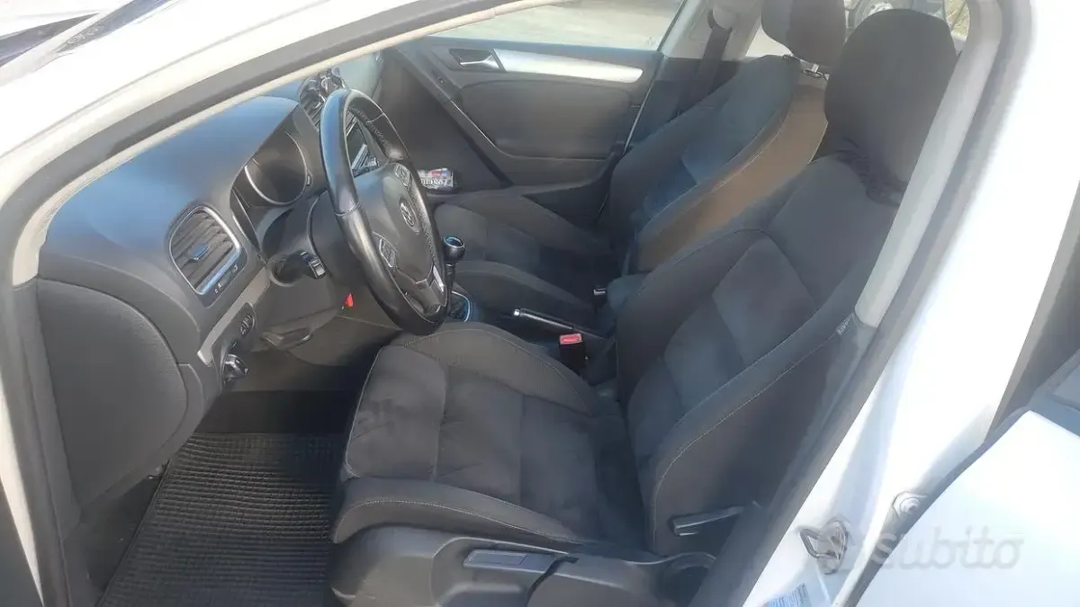 Usata VW Golf VI Highline 105 CV (77 kW) 2010 Bianco Utilitaria