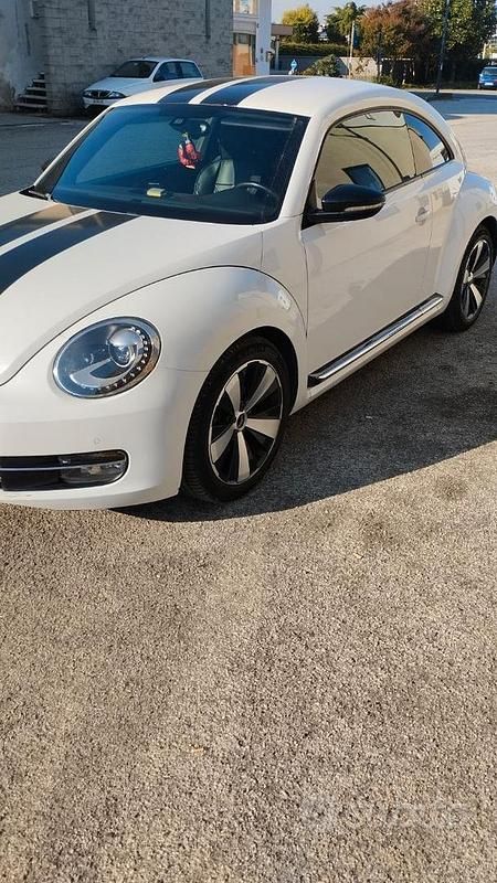 Usata VW Beetle 140 CV (102 kW) 2014 Bianco Utilitaria