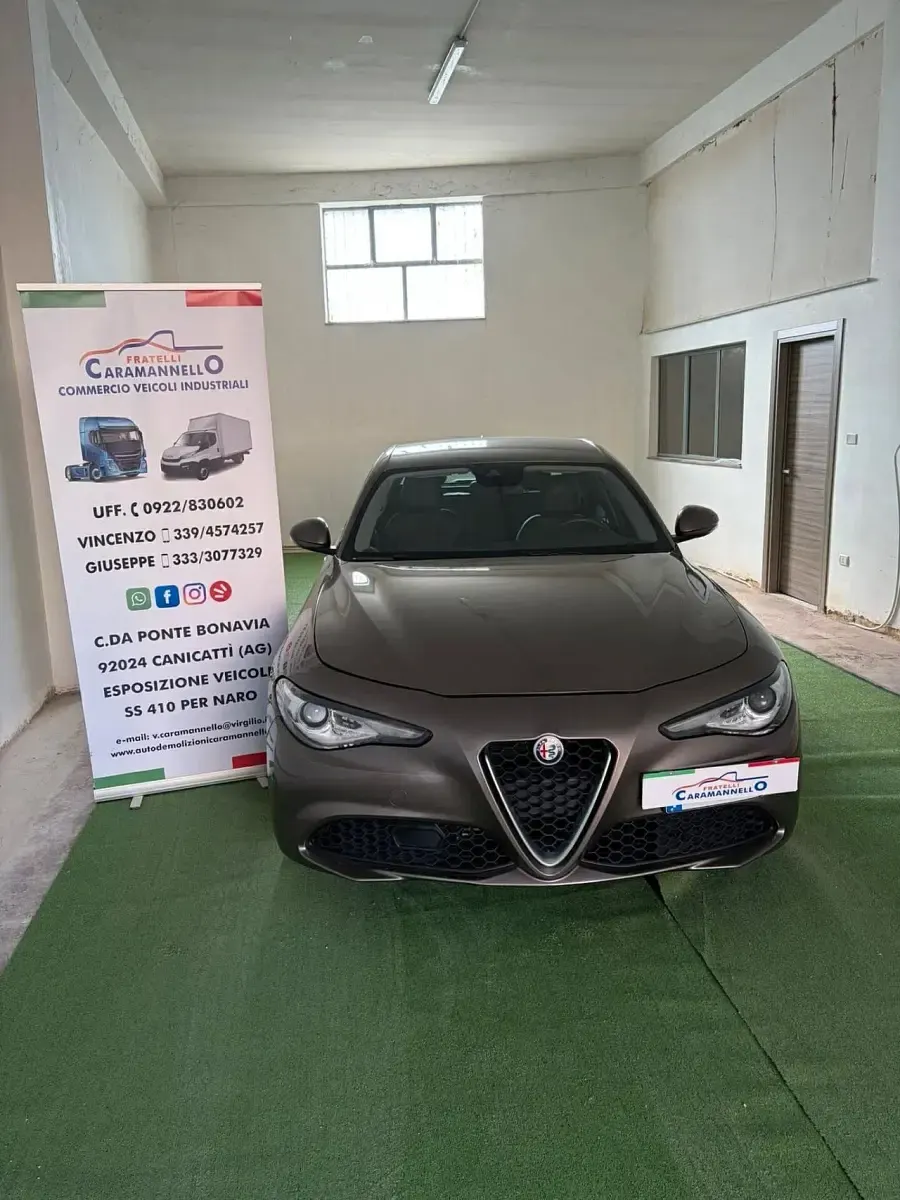 Usata Alfa Romeo Giulia Super 160 CV (117 kW) 2018 Marrone Berlina