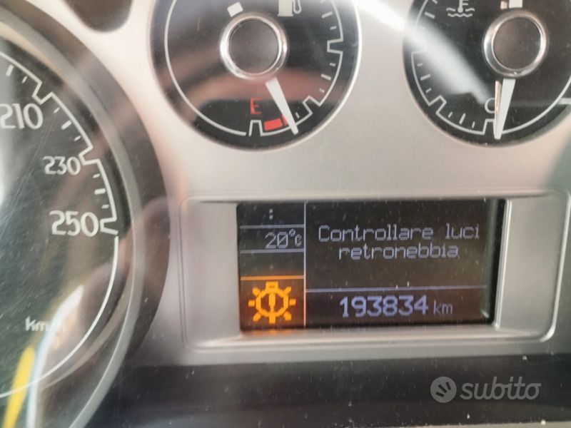 Usata Lancia Delta 120 CV (88 kW) 2011 Grigio Utilitaria