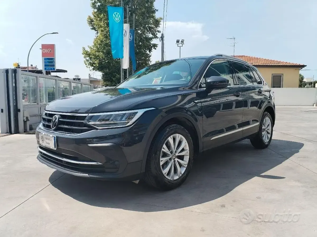 Usata VW Tiguan Life 150 CV (110 kW) 2022 Dolphin grey met. SUV