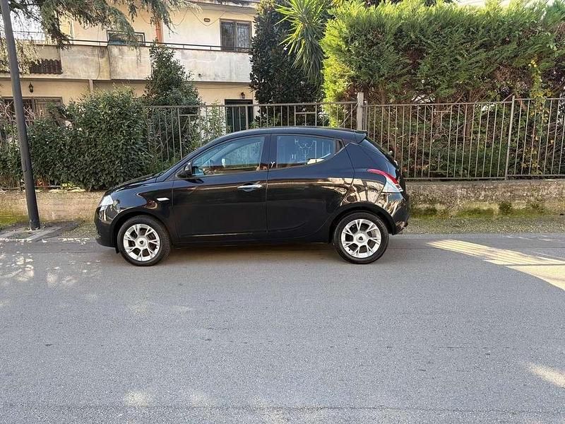 Usata Lancia Ypsilon Gold 69 CV (50 kW) 2016 Utilitaria