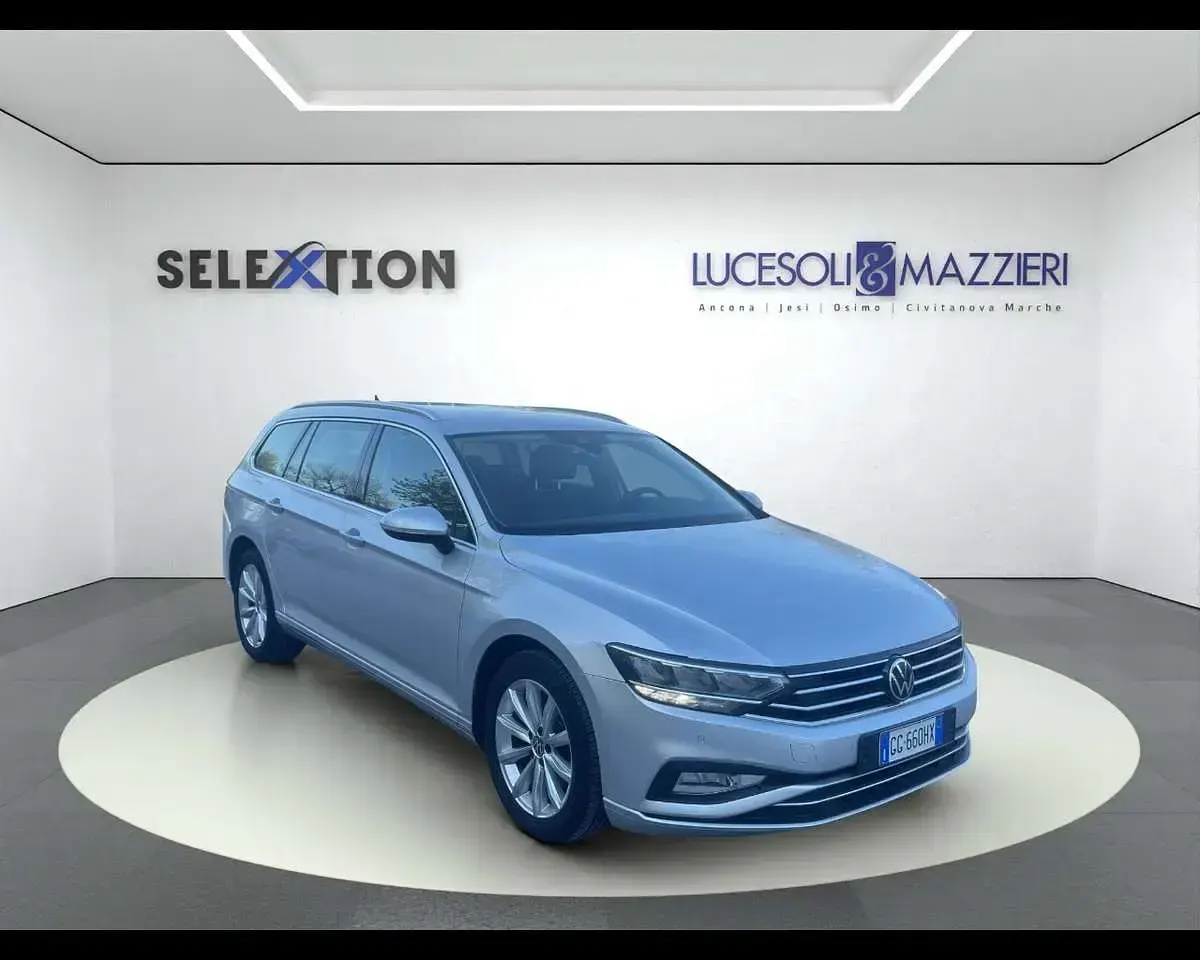 Usata VW Passat 122 CV (89 kW) 2021 Grigio Station wagon