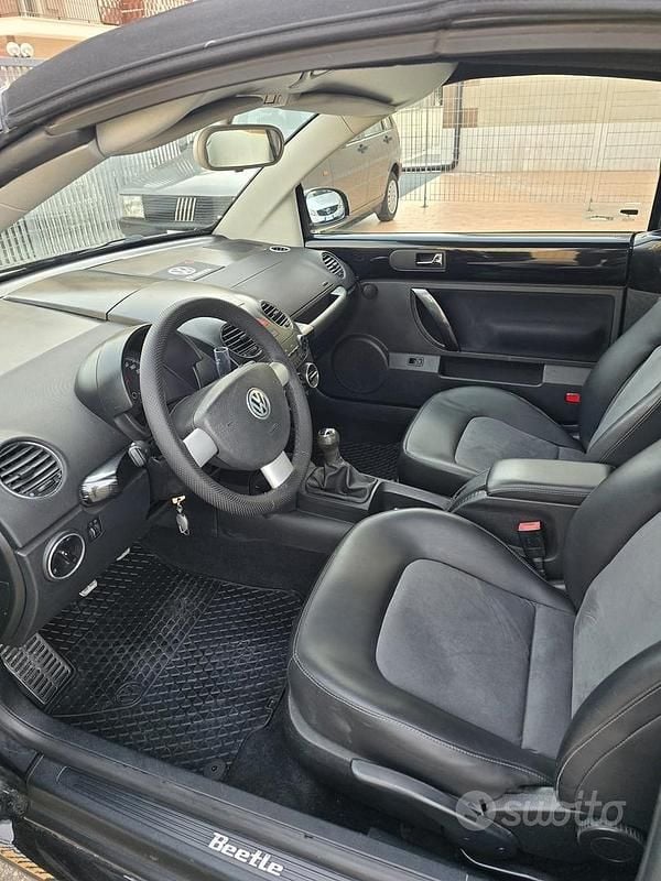 Usata VW New Beetle 105 CV (77 kW) 2007 Nero Utilitaria