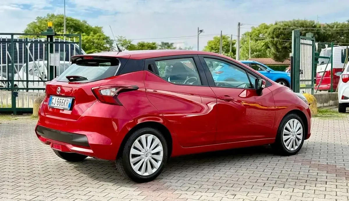 Usata Nissan Micra Acenta 92 CV (67 kW) 2022 Rosso Utilitaria