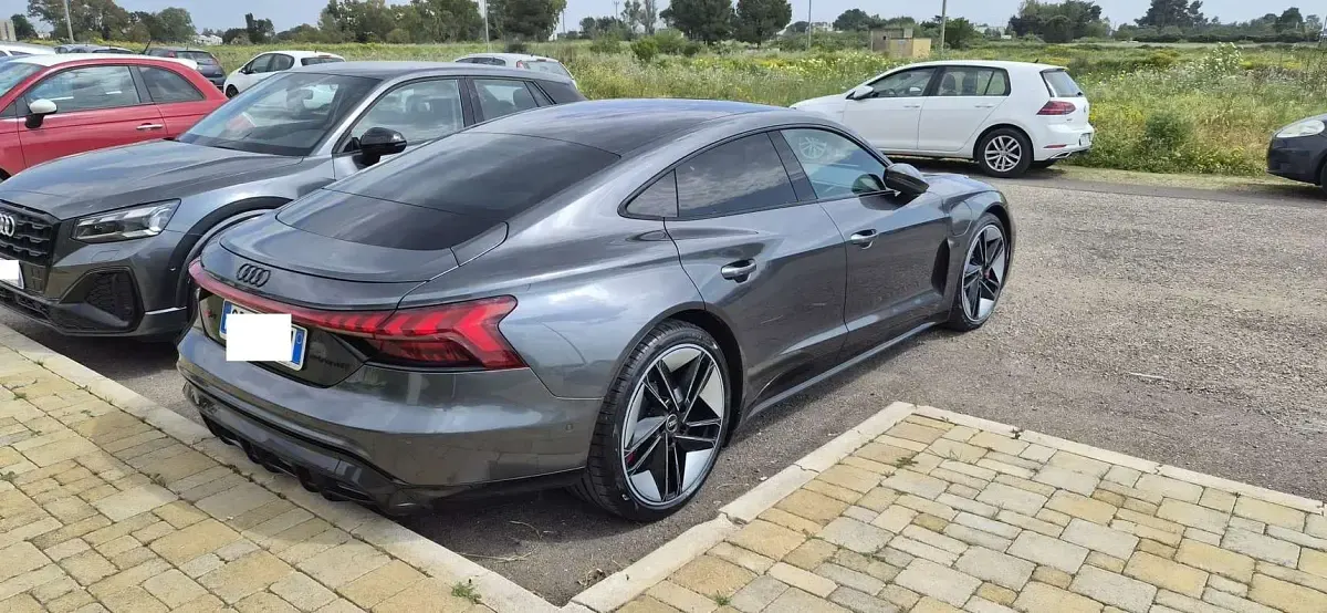 Usata Audi RS e-tron GT Ambiente 439 kW (598 CV) 2024 Grigio Berlina