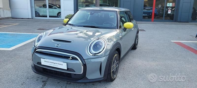 Usata Mini Cooper SE 135 kW (184 CV) 2022 Grigio Utilitaria