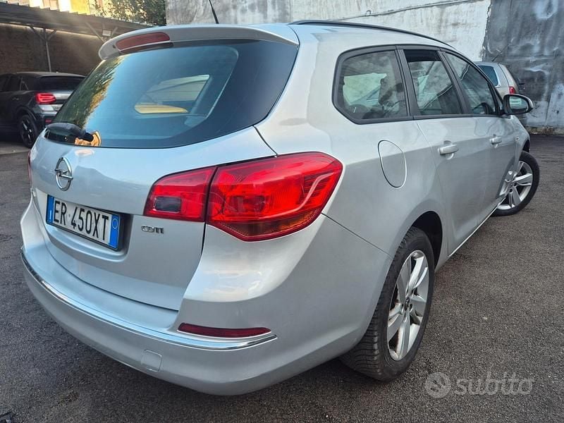 Usata Opel Astra 130 CV (95 kW) 2014 Grigio Station wagon