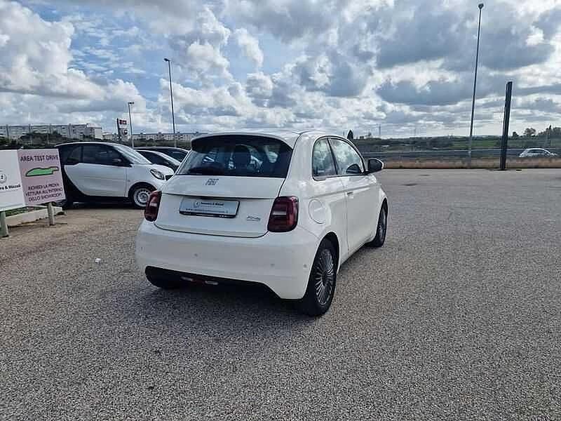 Usata Fiat 500e Icon 86 kW (118 CV) 2022 Bianco Cabrio