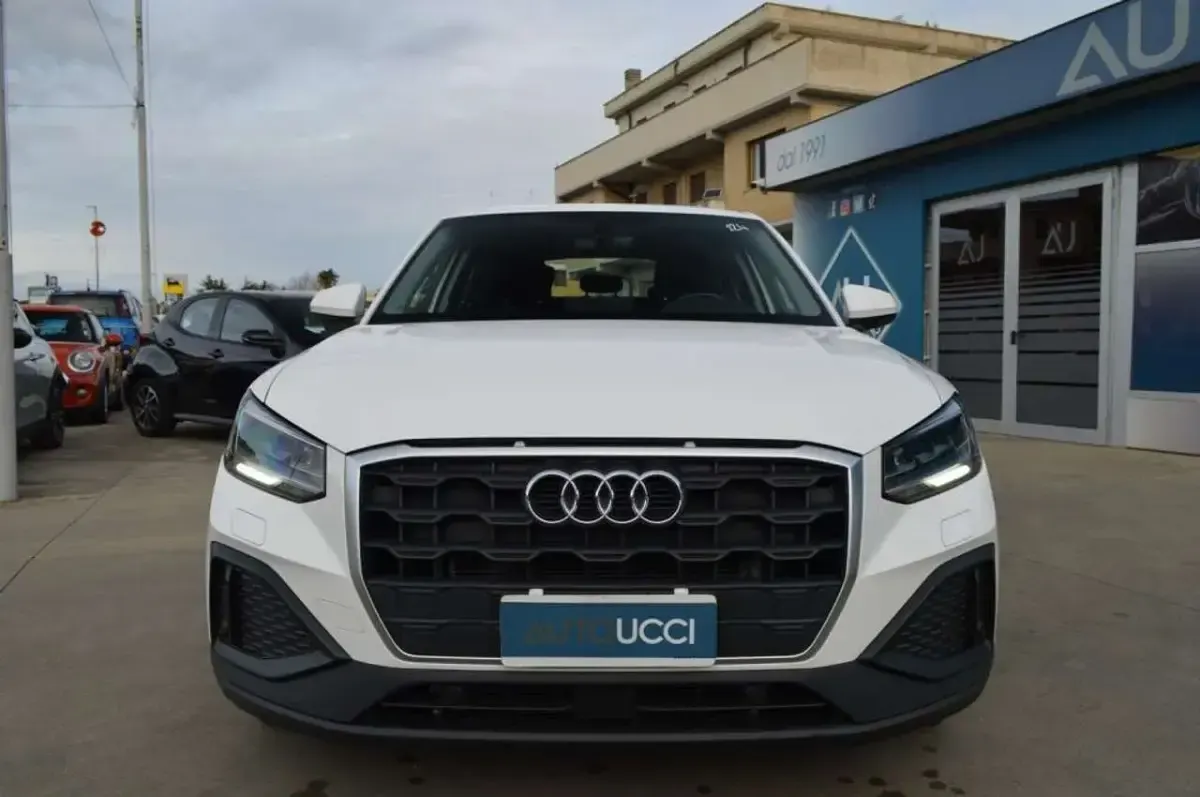 Usata Audi Q2 Business 116 CV (85 kW) 2023 Bianco SUV