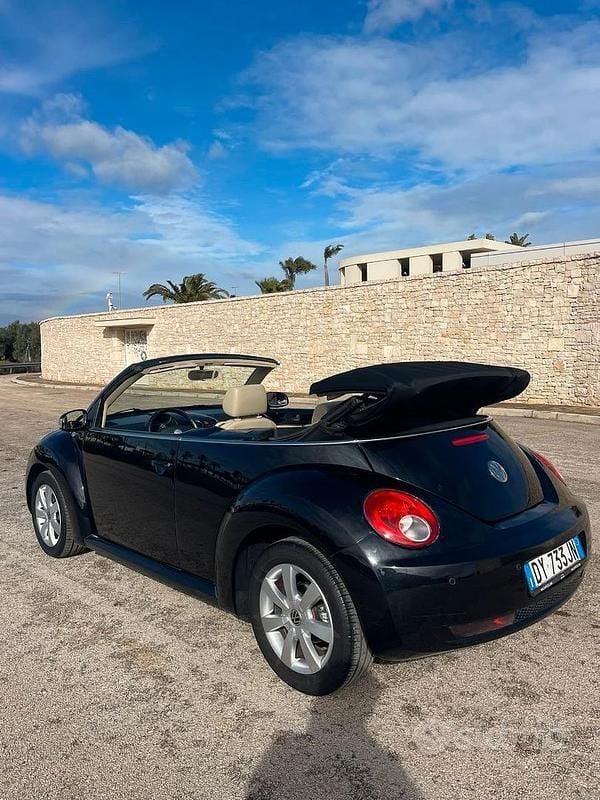 Usata VW New Beetle 102 CV (75 kW) 2006 Nero Utilitaria