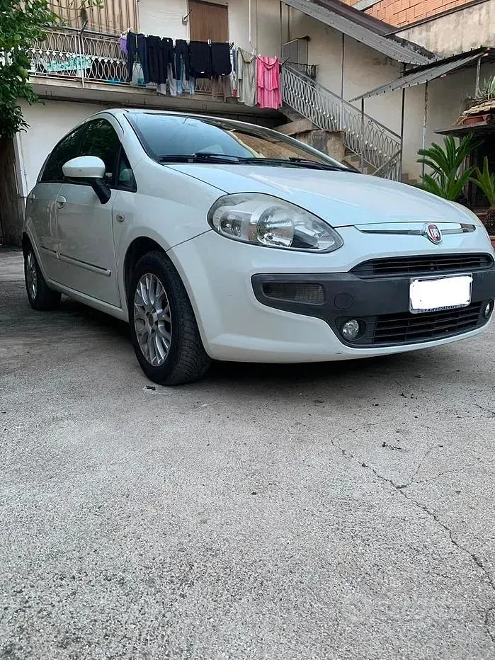 Usata Fiat Punto 75 CV (55 kW) 2010 Bianco Utilitaria