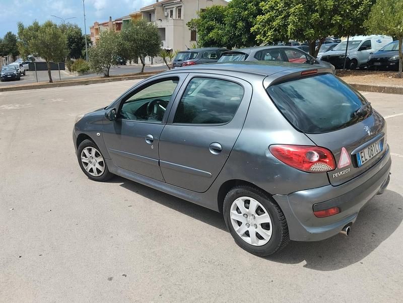 Usata Peugeot 206 59 CV (43 kW) 2011 Grigio Berlina