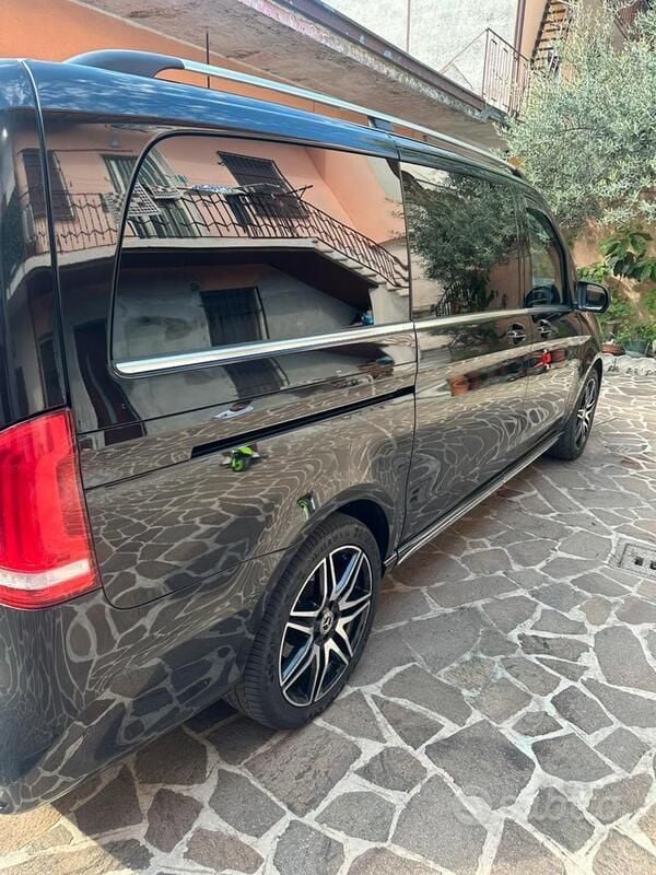 Usata Mercedes V250 AMG 190 CV (139 kW) 2022 Nero Monovolume