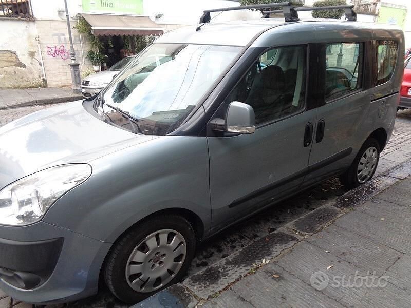 Usata Fiat Doblò 90 CV (66 kW) 2012 Grigio Monovolume