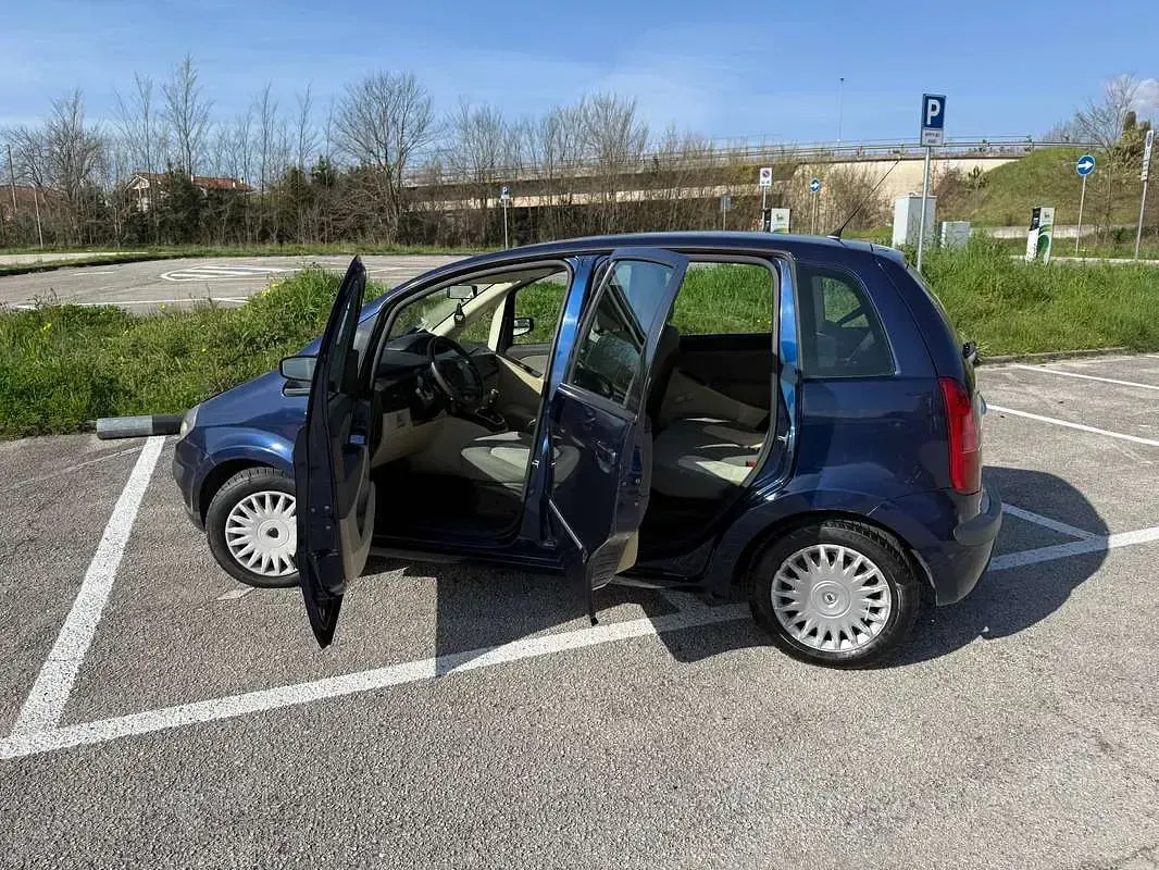 Usata Lancia Musa 101 CV (74 kW) 2007 Blu/azzurro Monovolume