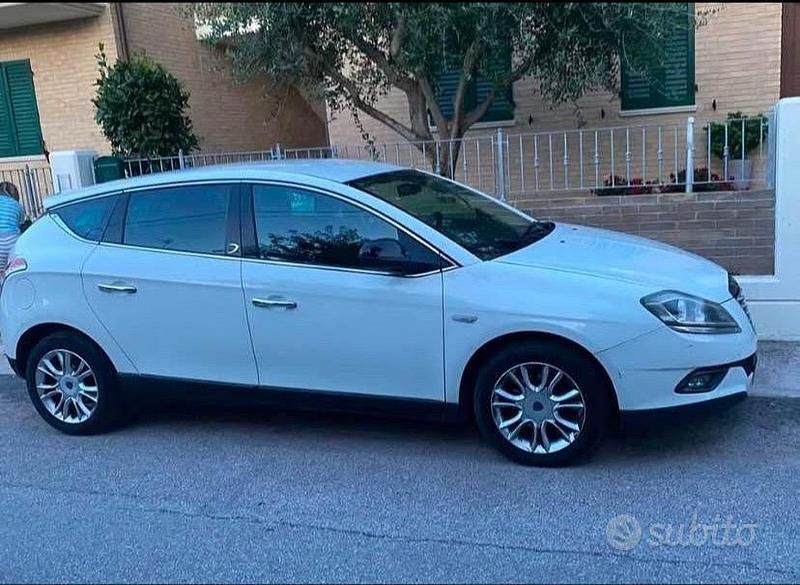 Usata Lancia Delta 105 CV (77 kW) 2011 Utilitaria