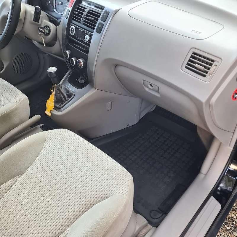 Usata Hyundai Tucson Dynamiq 113 CV (83 kW) 2005 Nero SUV