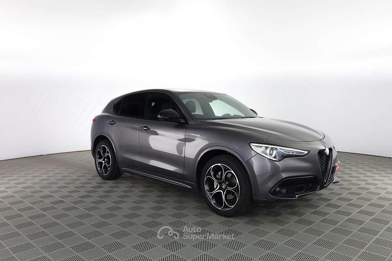 Usata Alfa Romeo Stelvio Veloce 209 CV (153 kW) 2023 Grigio vesuvio SUV