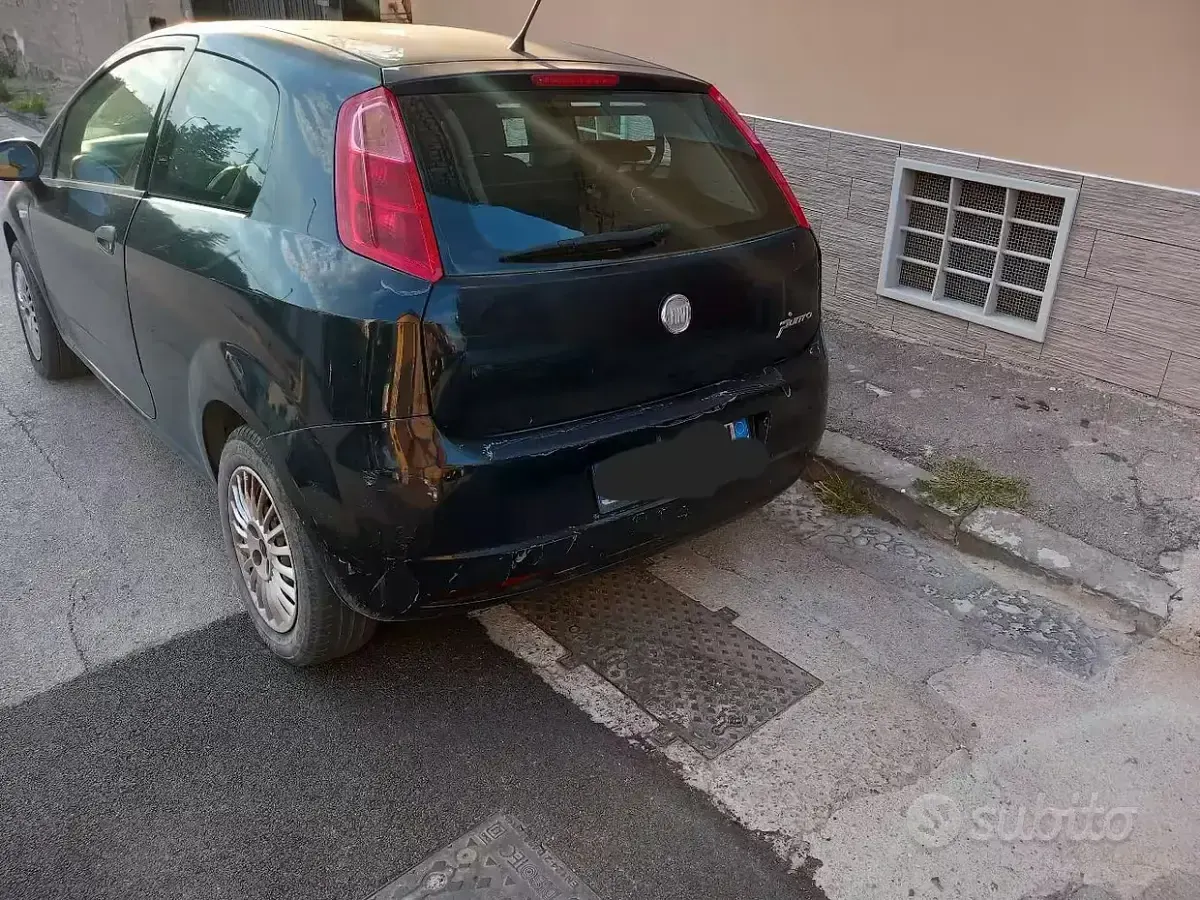 Usata Fiat Grande Punto 77 CV (56 kW) 2010 Bluazzurro Utilitaria