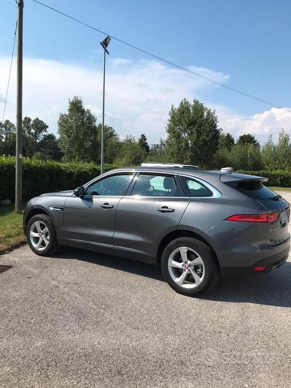 Usata Jaguar F-Pace Prestige 180 CV (132 kW) 2019 Grigio SUV
