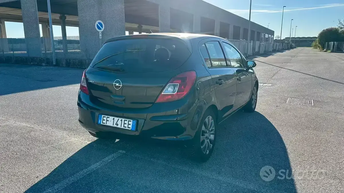 Usata Opel Corsa 85 CV (62 kW) 2011 Nero Utilitaria