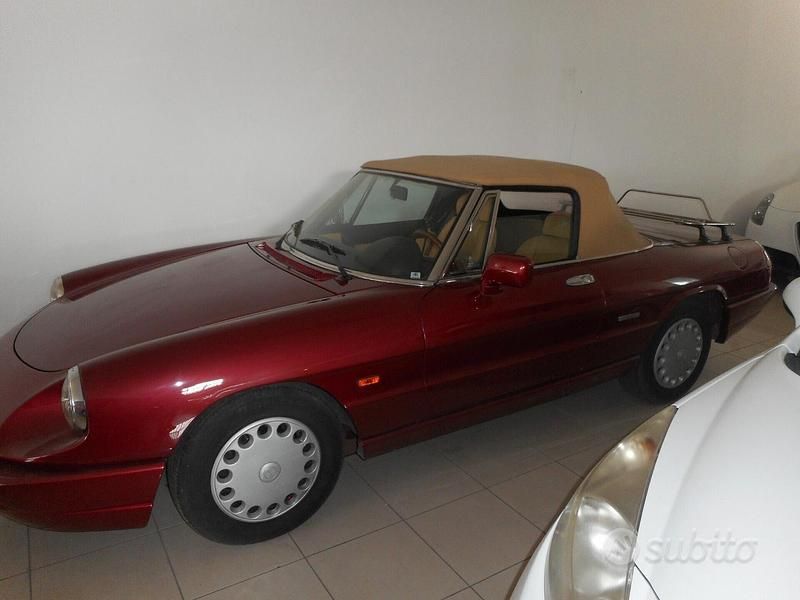 Usata Alfa Romeo Spider 106 CV (77 kW) 1992 Rosso Cabrio